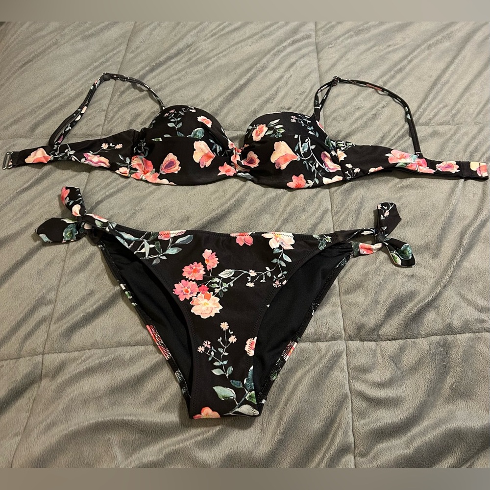 H&M black/floral bikini top & matching tie bottoms (size medium)